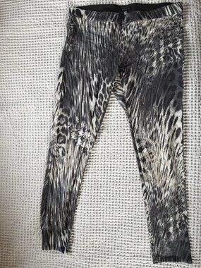 Roaman's Plus Gray & Black Mixed Animal Print Legging Pants